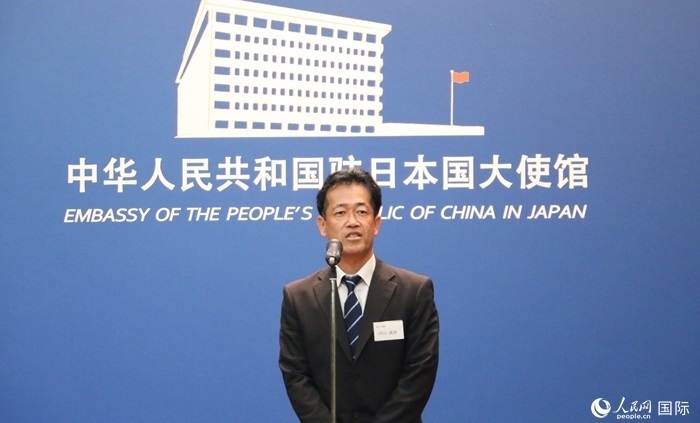 導(dǎo)師代表、東京大學(xué)教授內(nèi)山真伸發(fā)表致辭。人民網(wǎng) 許可攝