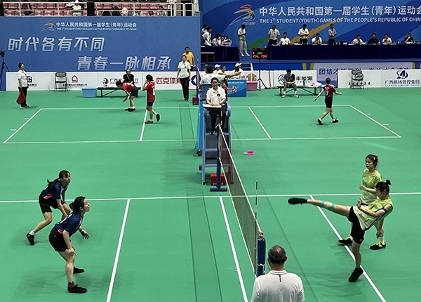 11月11日，第一屆全國學(xué)生（青年）運(yùn)動(dòng)會(huì)毽球（校園組）比賽現(xiàn)場。人民網(wǎng)記者 歐興榮攝