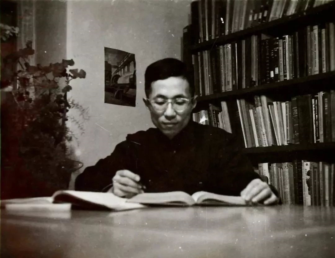 青年時期的秦裕琨。哈爾濱工業(yè)大學(xué)供圖