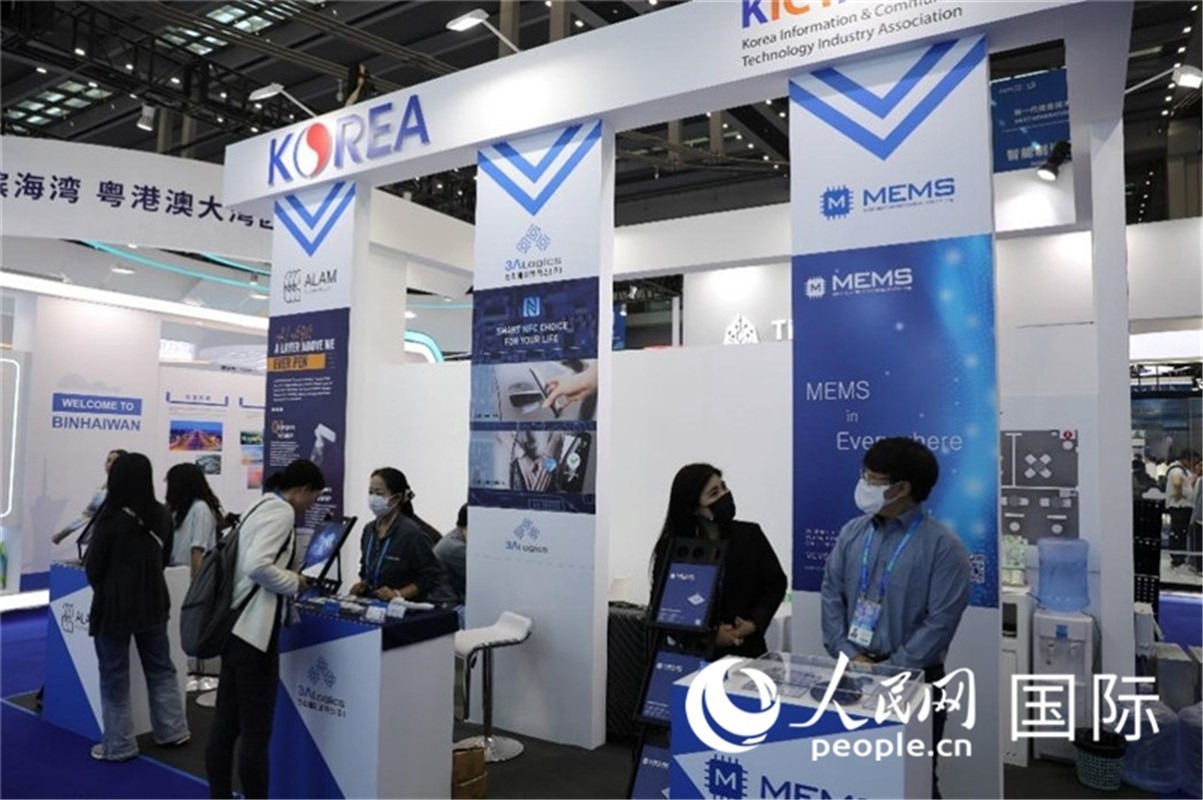 第二十五屆中國國際高新技術成果交易會15日在深圳開幕，圖為韓國企業(yè)展臺（人民網(wǎng)記者 魯揚攝）