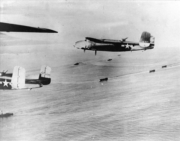 1942年4月18日，美國航空母艦甲板上B－25解放式轟炸機起飛轟炸東京工業(yè)區(qū)域，此為日本首次受盟軍之進攻。