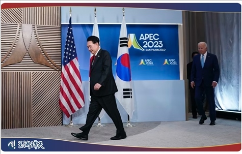 ｜｜日本首相岸田文雄、美國總統(tǒng)拜登以及韓國總統(tǒng)尹錫悅試圖在APEC會議期間合影