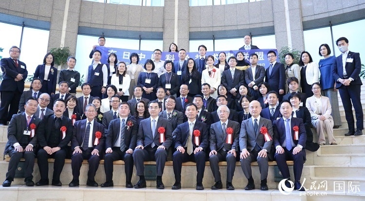 到場嘉賓與中國駐日本大使吳江浩合影留念。人民網(wǎng) 許可攝