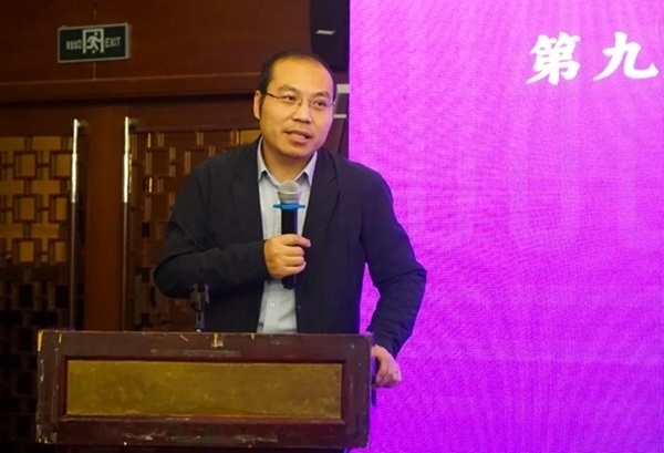 清華大學(xué)社會(huì)科學(xué)學(xué)院副院長、政治學(xué)系長聘教授孟天廣在研討會(huì)上總結(jié)發(fā)言。主辦方供圖