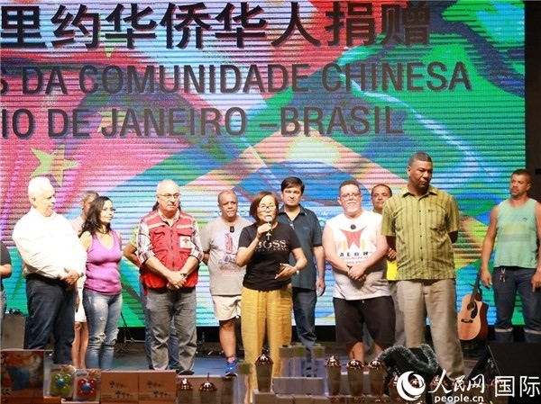 捐贈(zèng)活動(dòng)中方發(fā)起人之一的孫特英女士在捐贈(zèng)活動(dòng)中致辭。人民網(wǎng)記者 陳海琪攝