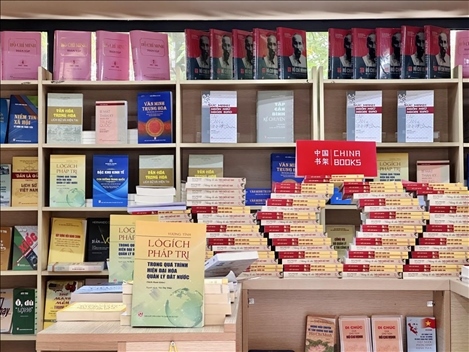 中國主題圖書亮相越南河內(nèi)書街。中國圖書進(jìn)出口（集團(tuán)）有限公司供圖