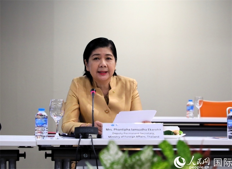 泰國(guó)外交部副次長(zhǎng)潘提帕作主旨發(fā)言。人民網(wǎng)記者 白元琪攝