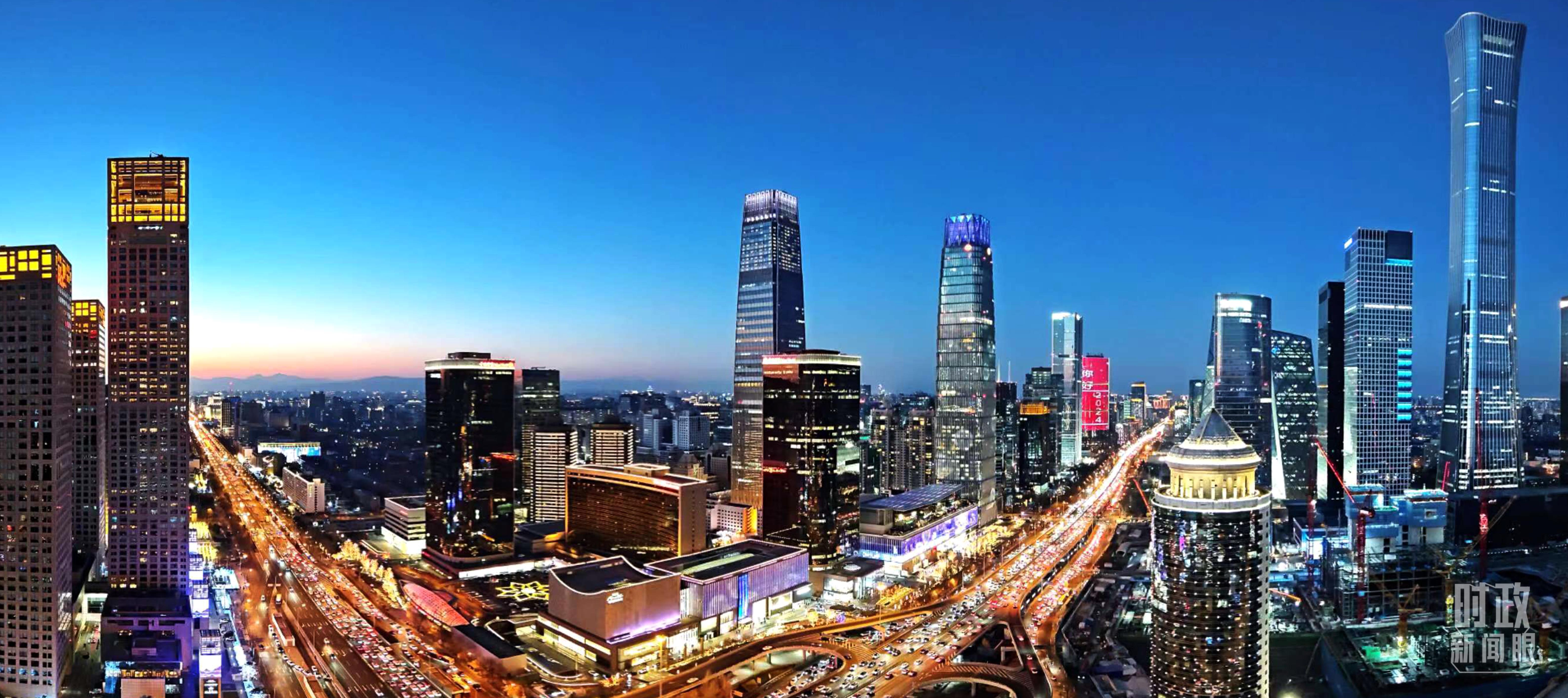 △2023年12月31日，北京CBD商圈。（總臺(tái)央視記者鐘信偉拍攝）