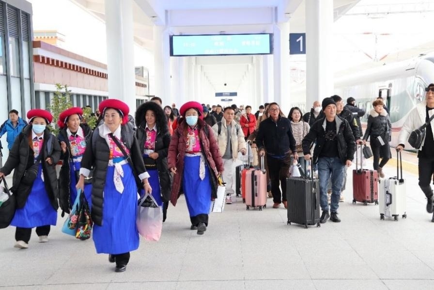 麗香鐵路開通滿月，累計(jì)發(fā)送旅客超18萬人次。受訪方供圖