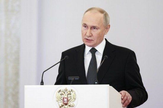 2023年12月8日，俄羅斯總統(tǒng)普京在莫斯科克里姆林宮出席“祖國英雄日”慶祝儀式。新華社/塔斯社