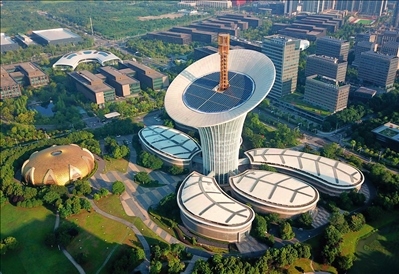 位于武漢光谷未來(lái)科技城的武漢新能源研究院大樓（2022年7月9日攝）。程敏攝/本刊