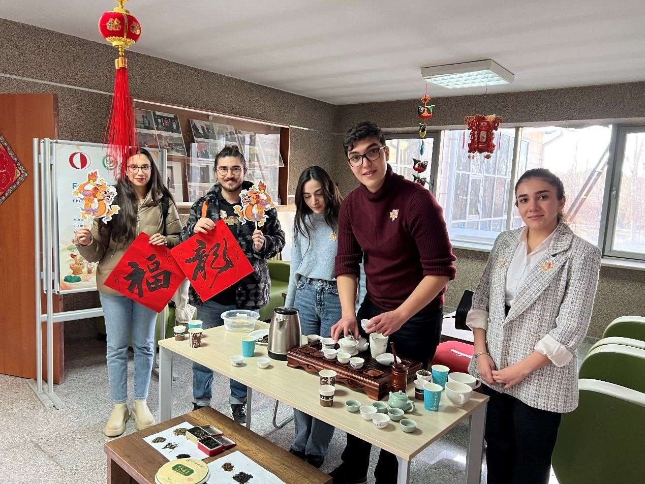 茶藝表演體驗(yàn)。中東技術(shù)大學(xué)孔院供圖