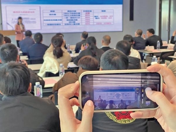 1月2日，“百團(tuán)千企出海拓市場(chǎng)增訂單”行動(dòng)啟動(dòng)。蔣文廣 攝