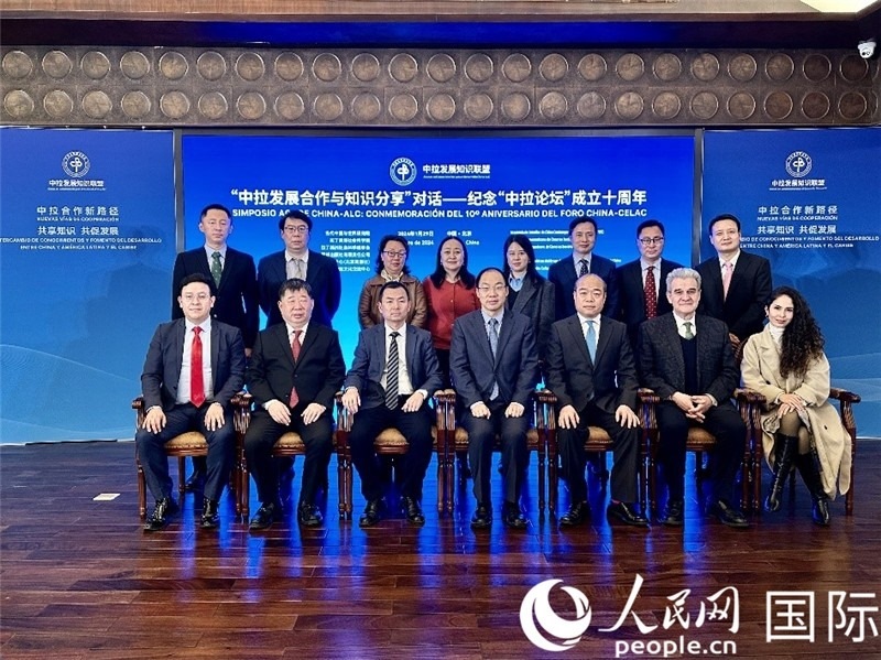 與會嘉賓合影留念。人民網(wǎng)記者 周雨攝