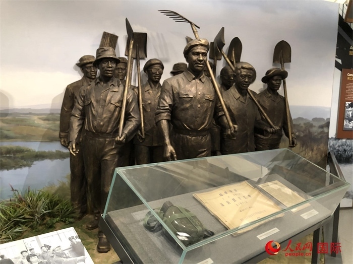 紀(jì)念園中展覽的筑路場(chǎng)景 。人民網(wǎng)記者 黃培昭攝