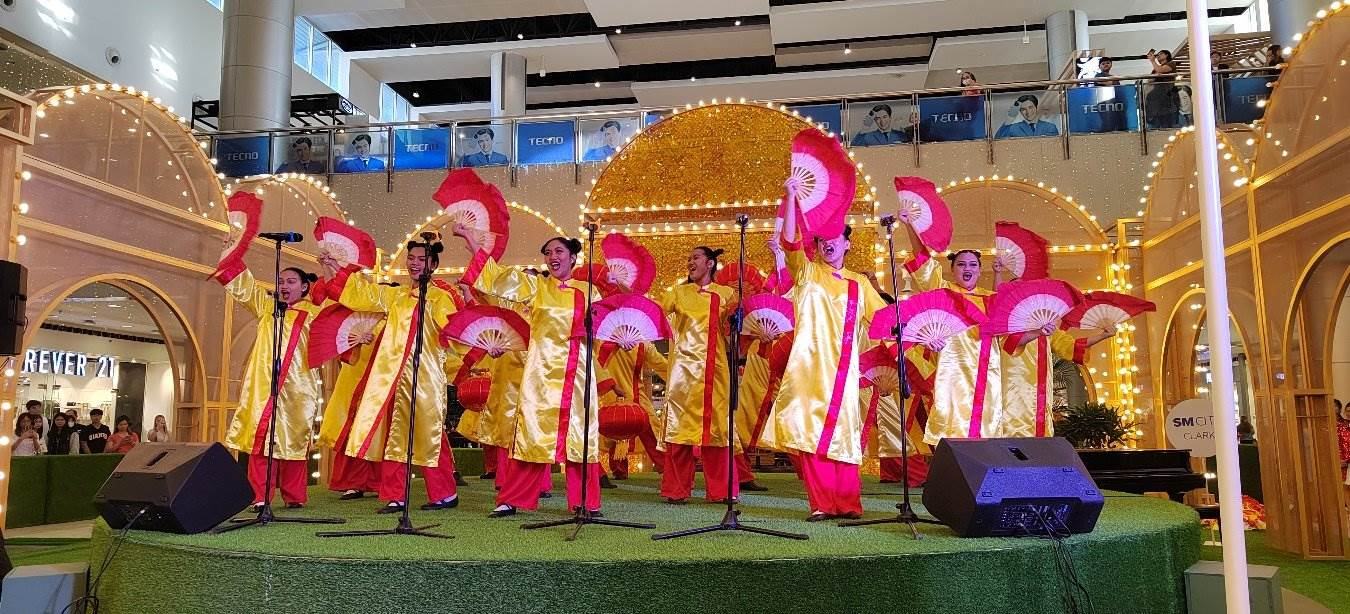 開幕式上活力四射的文藝節(jié)目引得觀眾陣陣喝彩。紅溪禮示大學(xué)孔子學(xué)院 供圖