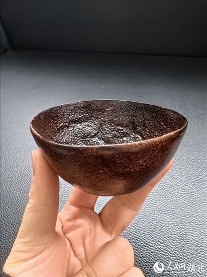 用橘子皮制成的碗。人民網(wǎng)記者 周雯攝