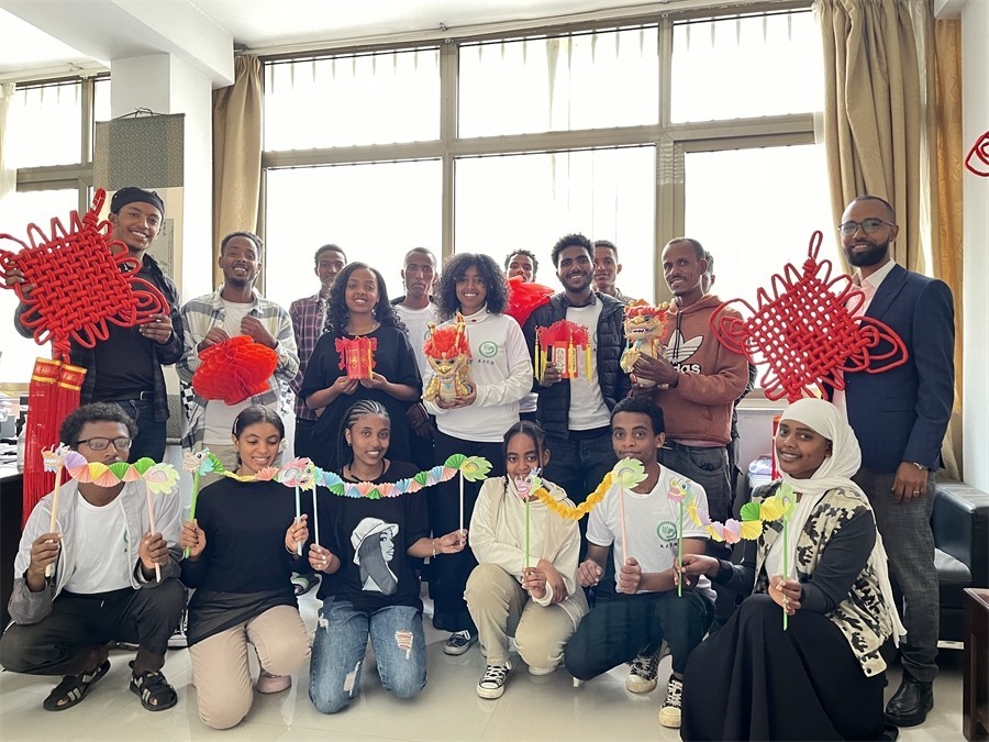 參加活動(dòng)的學(xué)生合影。亞的斯亞貝巴大學(xué)孔子學(xué)院供圖