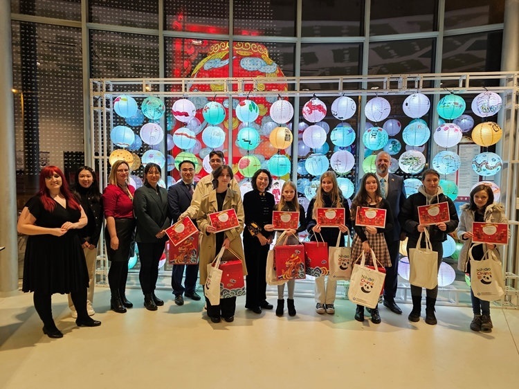 獲獎學生合影。翟朝暉攝