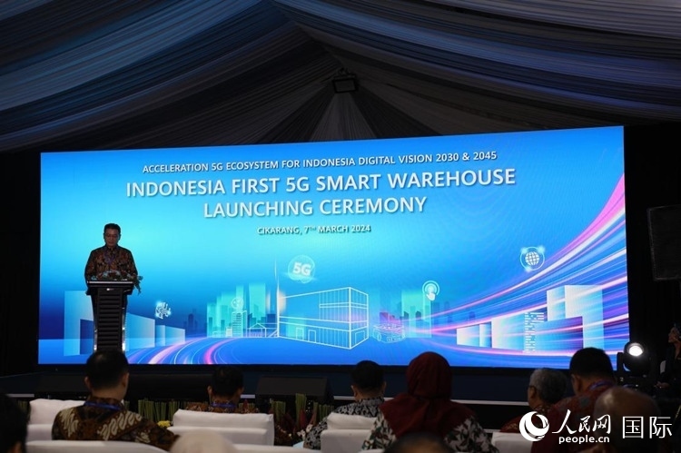 華為印尼CEO郭海龍在揭幕儀式發(fā)表講話。人民網(wǎng)記者 曹師韻攝