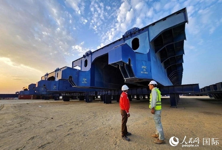 全球最大升船機平臺。人民網(wǎng)記者管克江攝