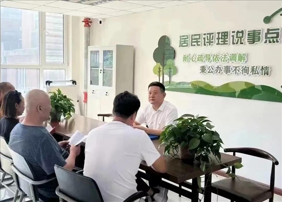 村（居）民評理說事點調(diào)解矛盾糾紛。遼寧省司法廳供圖