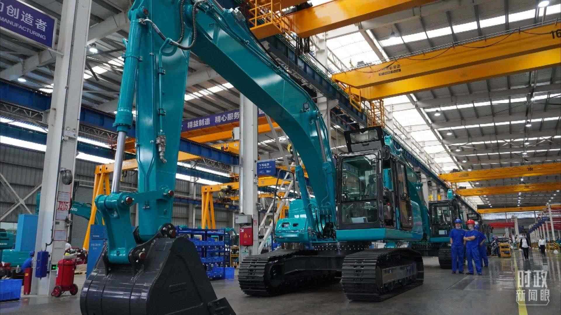 △這是山河智能大型挖掘機的組裝車間。2020年9月，習近平曾到此地考察。（總臺央視記者郭曉龍拍攝）
