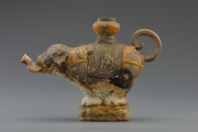 一號(hào)沉船出水的三彩象形持壺。中國(guó)文物報(bào)社供圖
