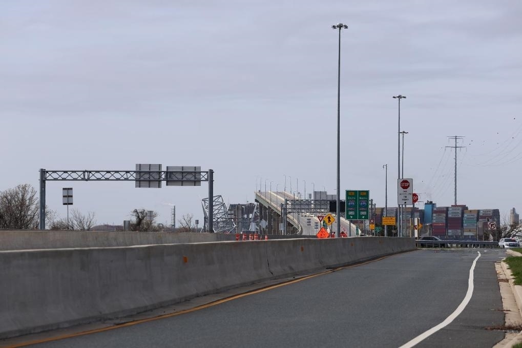 這是3月26日在美國(guó)馬里蘭州巴爾的摩拍攝的坍塌的大橋。新華社記者胡友松攝