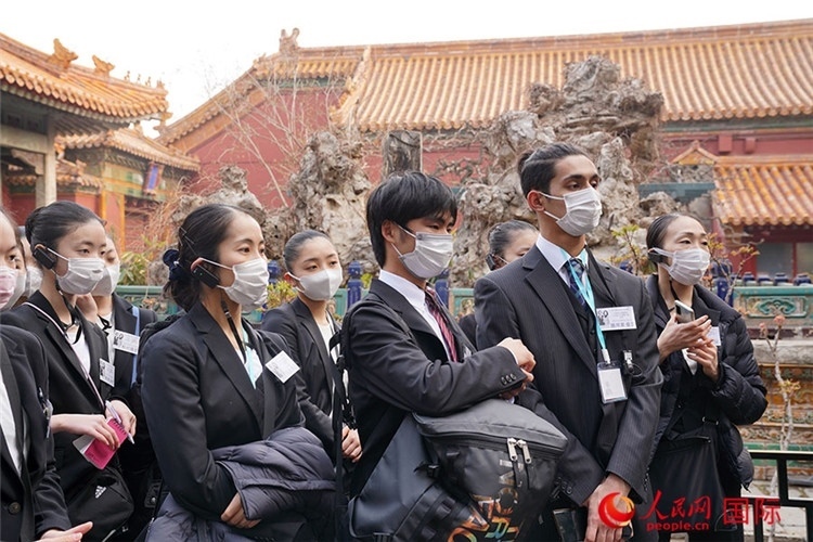 松山芭蕾舞團(tuán)青年代表團(tuán)在故宮參觀。人民網(wǎng)記者 張麗婭攝