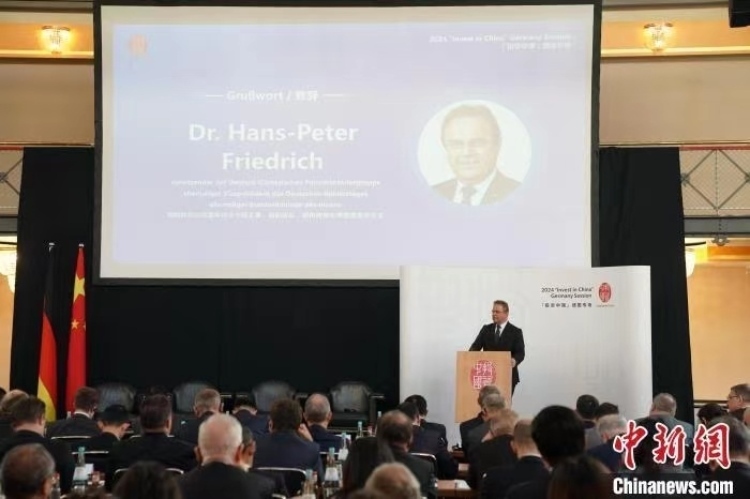 當(dāng)?shù)貢r(shí)間4月5日，由中國(guó)商務(wù)部主辦的“投資中國(guó)”德國(guó)專場(chǎng)推介活動(dòng)在斯圖加特市舉行。中新社記者 馬秀秀 攝