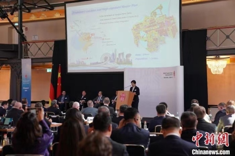 當(dāng)?shù)貢r(shí)間4月5日，由中國(guó)商務(wù)部主辦的“投資中國(guó)”德國(guó)專場(chǎng)推介活動(dòng)在斯圖加特市舉行。中新社記者 馬秀秀 攝