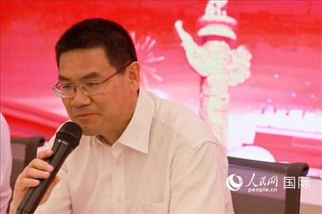 北京海外聯(lián)誼會(huì)會(huì)長(zhǎng)楊晉柏在座談會(huì)上致辭。人民網(wǎng)記者 陳海琪攝