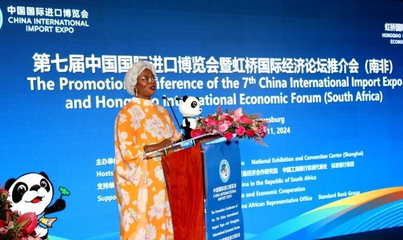 南非貿(mào)易、工業(yè)和競(jìng)爭(zhēng)部出口促進(jìn)司副總司長(zhǎng)馬塔博格致辭。（圖片來(lái)源：中國(guó)國(guó)際進(jìn)口博覽會(huì)官微）