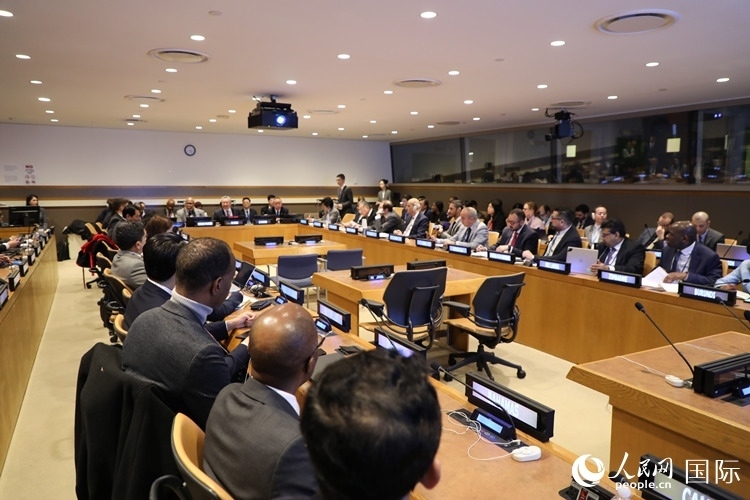 40多國常駐代表、副代表以及聯(lián)合國工發(fā)組織、糧農(nóng)組織、區(qū)域經(jīng)委會、南南合作辦公室等聯(lián)合國機構(gòu)官員等100多人參加全球發(fā)展倡議之友小組高級別會議。 人民網(wǎng)記者 李志偉攝
