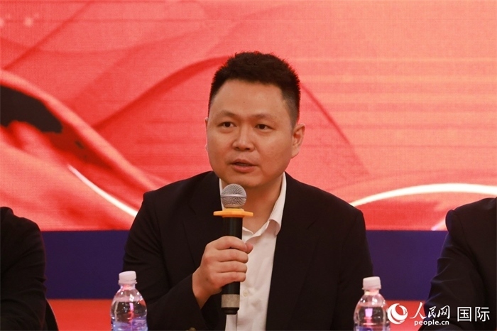 中國(guó)駐里約熱內(nèi)盧總領(lǐng)館副總領(lǐng)事王尉育在座談會(huì)上致辭。人民網(wǎng)記者 陳海琪攝