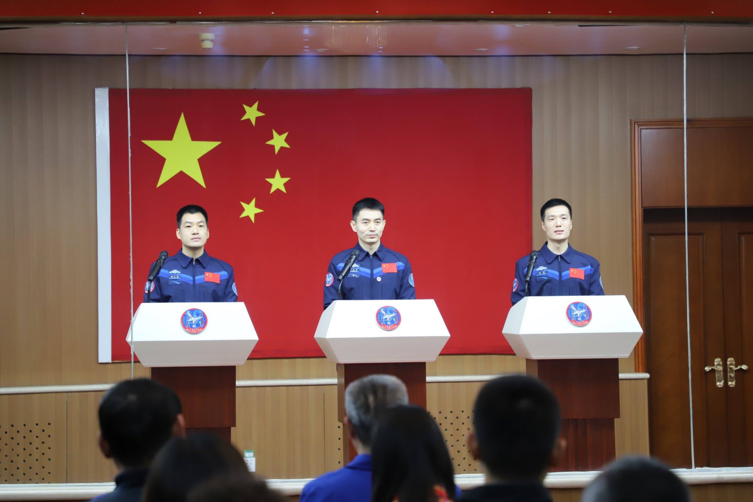 神舟十八號(hào)航天員與中外媒體記者集體見面。人民網(wǎng)記者 黃帆攝