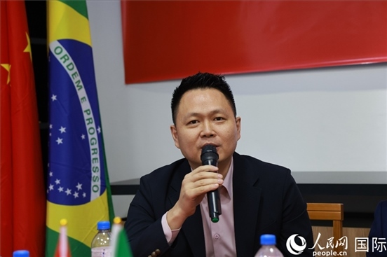 中國駐里約熱內(nèi)盧總領館副總領事王尉育在座談會上致辭。人民網(wǎng)記者 陳海琪攝