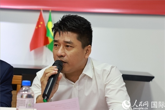 巴西中國浙江商會會長鄭俠茂在座談會上致辭。人民網(wǎng)記者 陳海琪攝