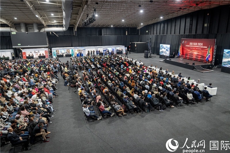 2024年中資企業(yè)招聘大會(huì)現(xiàn)場。 人民網(wǎng) 希拉茲攝