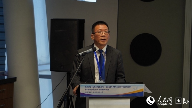 南非中國經(jīng)貿(mào)協(xié)會會長、中國銀行約翰內(nèi)斯堡分行行長張朝陽致辭。人民網(wǎng) 劉暢攝