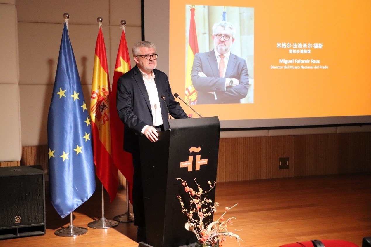 西班牙普拉多博物館館長(zhǎng)米格爾·法洛米爾·福斯在北京塞萬(wàn)提斯學(xué)院參加活動(dòng)。北京塞萬(wàn)提斯學(xué)院供圖