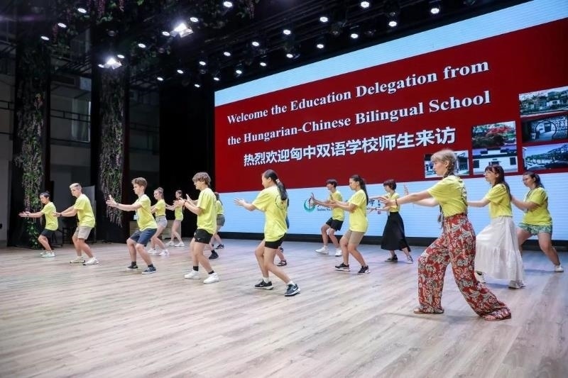 2023年7月，匈牙利匈中雙語學(xué)校師生代表團(tuán)來到江蘇參加“錦繡江蘇”青年交流項(xiàng)目。