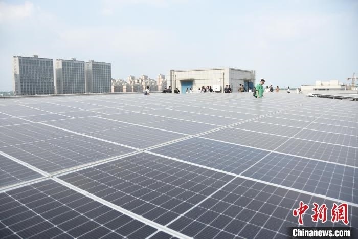 圖為中原人工智能計算中心的光伏項目。王宇攝