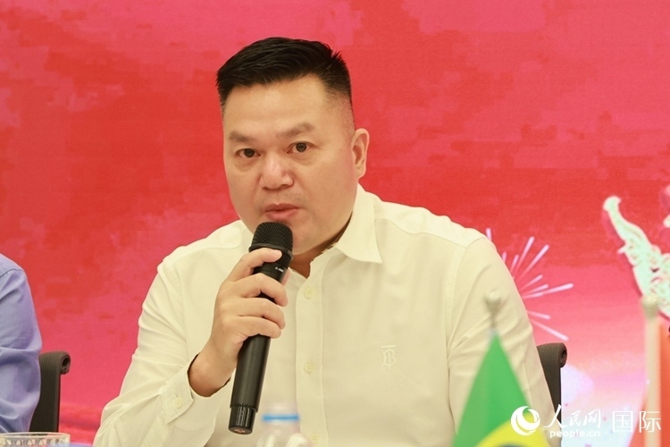 巴西和統(tǒng)會會長張小春在座談會上致辭。人民網(wǎng)記者 陳海琪攝