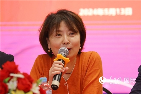 陜西省歸國華僑聯(lián)合會(huì)黨組成員、副主席兼秘書長尚小紅在座談會(huì)上致辭。人民網(wǎng)記者 陳海琪攝