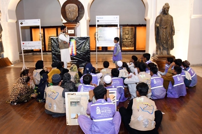 志愿者在博物館給孩子們開展互動(dòng)講解?！瓣恿_守護(hù)人”供圖