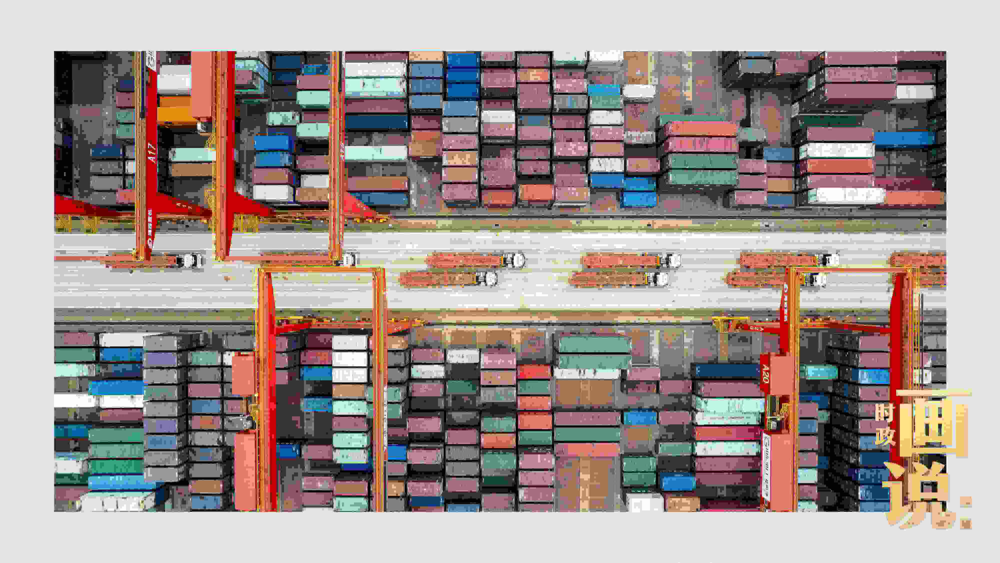 △相比于傳統碼頭，智慧、綠色的全自動化集裝箱碼頭單機效率可提升50%，綜合成本降低70％，人力成本下降80%，每年可削減碳排放9720噸。