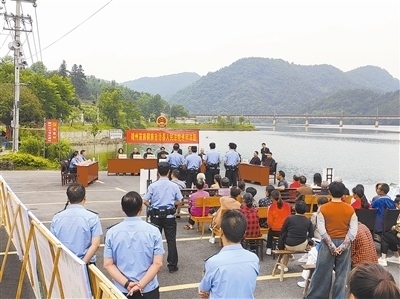 庭審現(xiàn)場。