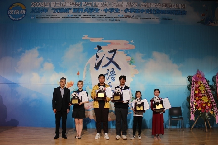 各組別的冠軍獲得者們合影留念。